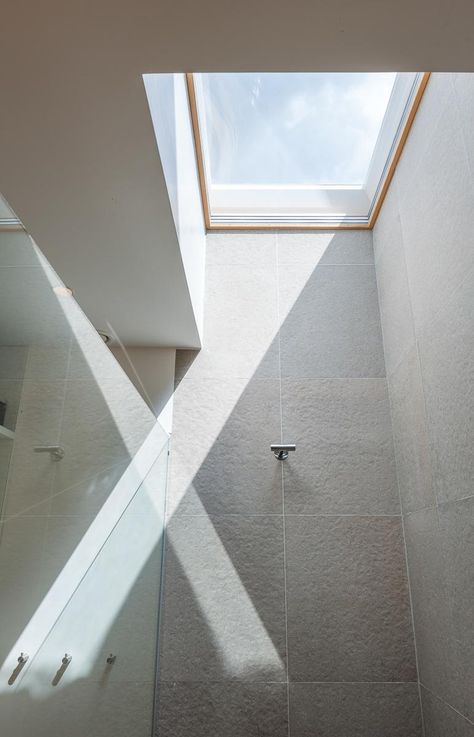 Bathroom Roof Window, Skylight Interior, Window In Bathroom, Bathroom Washbasin, Roof Window, Master Room, Small Space Organization, Bathroom Windows, Roof Light