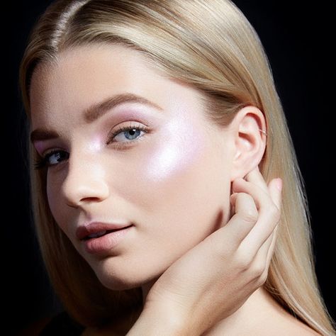 Make Up Blonde Hair, Iridescent Highlighter, Holographic Highlighter, Makeup Purple, Holographic Makeup, Blonde Hair Makeup, Makeup Board, Powder Highlighter, Maybelline New York