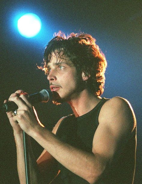 chris cornell Grunge Boys, Matt Cameron, Temple Of The Dog, Grunge Music, Music Pics, Eddie Vedder, Chris Cornell, Post Punk