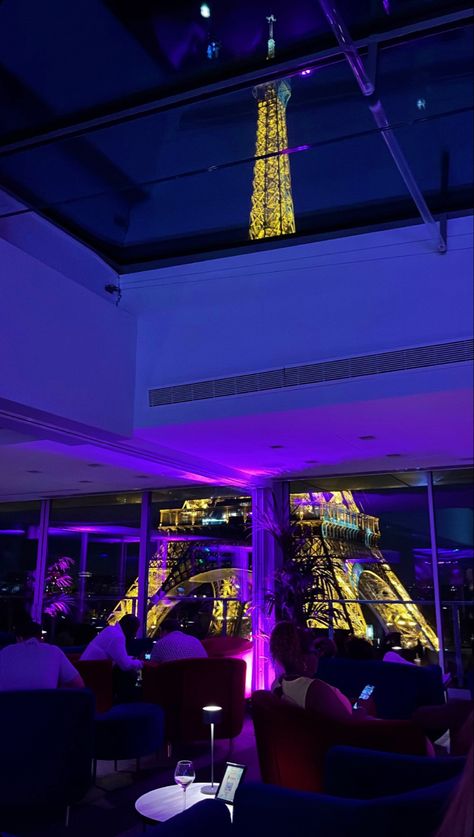 Paris Luxury Lifestyle, Party In Paris Aesthetic, Paris Rich Aesthetic, Nightlife In Paris, Paris Nightlife Aesthetic, Paris Night Aesthetic, Paris Aesthetic Night, Paris Story, Paris Snap