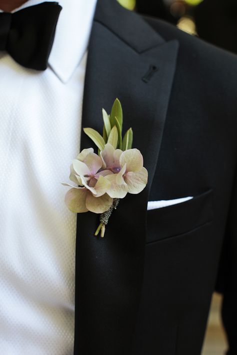 Tuxedo Boutonniere, Simple Corsage, Orchid Boutonniere, Wedding Lapel, Air Garden, Plant Arrangement, Groom Accessories, Boutonniere Wedding, Button Holes