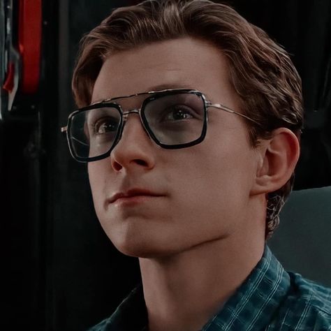 Tom Holland Peter Spiderman, Parker Spiderman, Tom Peters, Peter Parker Spiderman, Tom Holland Zendaya, Tom Holland Imagines, Tom Parker, Tom Holland Peter Parker, Spiderman Movie