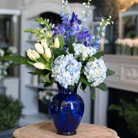 Blue Vase Arrangements, Blue Vase White Flowers, Blue Vase Flower Arrangements, Blue Flowers Arrangements, Hydrangea Vase Arrangement, Blue Vase With Flowers, Blue Floral Arrangements, Elegant Flower Arrangements, Flower Bouquet In Vase