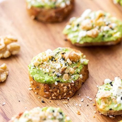 Mini Avocado Toasts - Pizzazzerie Mini Party Appetizers, Toast Appetizers, Mini Tostadas, Toast Aperitif, Vegan Brunch Recipes, Avocado Toasts, Avocado Toast Breakfast, Brunch Appetizers, Avocado Dessert