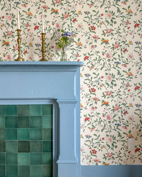 Let’s talk about this antique fireplace! It has had a few lives in our home over the years. A few things we did differently when installing it this time…. 1) We stripped it, sanded it, and painted it to match the trim 2) My husband cut the floorboard so it sat flush against the wall 3) I learned how to tile for the first time and chose not to grout so it looked more organic and traditional to the zellige style 4) We added trim around the tile so I didn’t have to cut any tile and painted it ... Secret Garden Wallpaper, Cottage Core Interior, Swedish Country House, Cottage Core Home, How To Tile, Coastal Glam, Dining Room Fireplace, Garden Wallpaper, Antique Fireplace