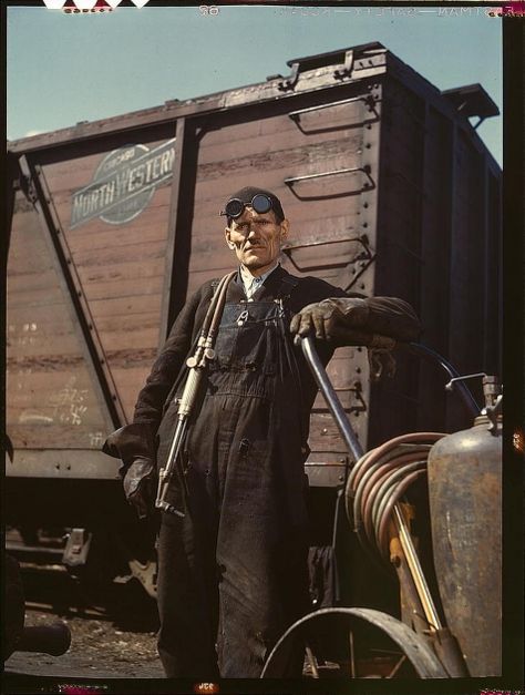 The Rhythm of the Rails: Jack Delano’s iconic 1940s images of trains, railyards and workers Railroad Industry, Mike Evans, Railroad History, Wilde Westen, Old Trains, Colour Photograph, Library Of Congress, Cthulhu, A Train