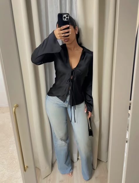 Heel And Jeans Outfit, Modest Casual Outfits Jeans, Black Satin Shirt Outfit Jeans, Chic Long Sleeve Satin Top, Bottom Hourglass Outfits, Heels And Jeans Outfit, Trendy Date Night Outfit, Date Night Outfit Ideas, Night Outfit Ideas