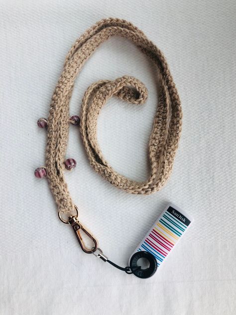 Scraps to Treasure: Free lanyard pattern (crochet) – The Frill Seeker Lanyard Pattern Free, Crochet Lanyard Pattern Free, Crochet Lanyards, Lanyard Patterns, Crochet Cords, Business Crochet, Crochet Lanyard, Scrap Yarn Crochet, Diy Lanyard