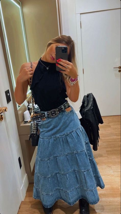 look country Denim Skirt Country Outfit, Formal Skirts, Mode Country, Styling Skirts, Country Outfits Women, Outfit Botas, Cowgirl Style Outfits, Cowgirl Look, Western Wear Outfits