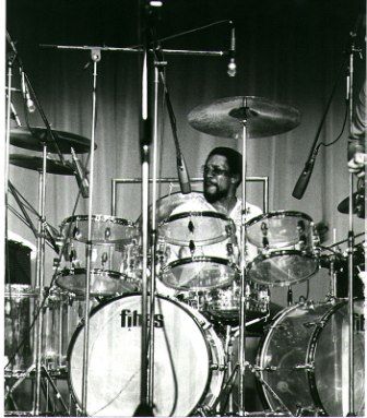 Billy Cobham playing Fibes Mahavishnu Orchestra, Billy Cobham, Jazz Artists, Music Pics, Jazz Musicians, Jazz Blues, Guitar Strings, Drummers, Music History