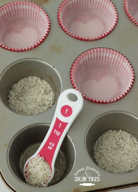 Use rice to prevent greasy cupcake bottoms – Sweet Dreams and Sugar Highs Rice In Cupcake Pan, Cupcake Tips And Tricks, Orange Zucchini, Muffin Papers, Jumbo Muffins, Cupcake Decorating Tips, Cake Liner, Fancy Cupcakes, The Grease