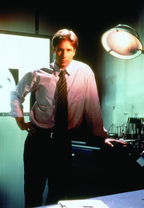 David Duchovny as Fox Mulder Season 1promo The XFiles Chris Carter, Mulder Scully, Fbi Special Agent, Fox Mulder, Dana Scully, Mazzy Star, David Duchovny, Picture Movie, Gillian Anderson