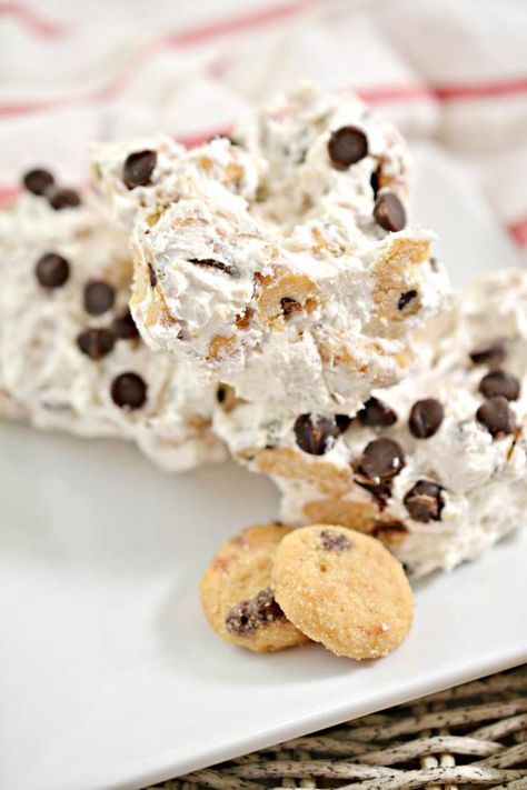 Keto Cookie Bars, Diet Cookies Recipe, Chocolate Chip Cookie Bar, Keto Chocolate Chip Cookie, Chocolate Chip Cookie Bar Recipe, Low Carb Chocolate Chip Cookies, Chocolate Chip Cheesecake Bars, Easy Bar Recipes, Chocolate Chip Shortbread Cookies