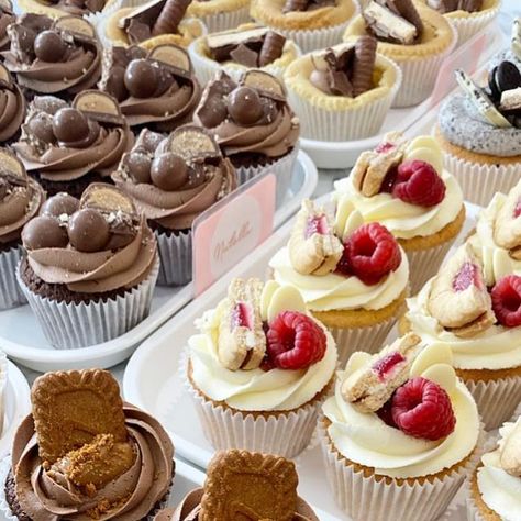 Beth's Bakes on Instagram: "Cupcake flavours of the week 😍👇🏼 Cupcakes: Lux Raspberry Vanilla Choc Biscoff Crunch Cookies n Cream Choc Malteser Nutella Cookie Cupcakes: Milk Choc Milky Way White Choc Bueno 🧁🧁🧁🧁🧁🧁 #bethsbakesnewport #cakeshop #cupcakesofinstagram" Malteser Cupcakes, Nutella Cookies, Cookies N Cream Cookies, Cupcake Flavors, Milk N Cookies, Cake Shop, Sweets Treats, Cupcake Cookies, Nutella