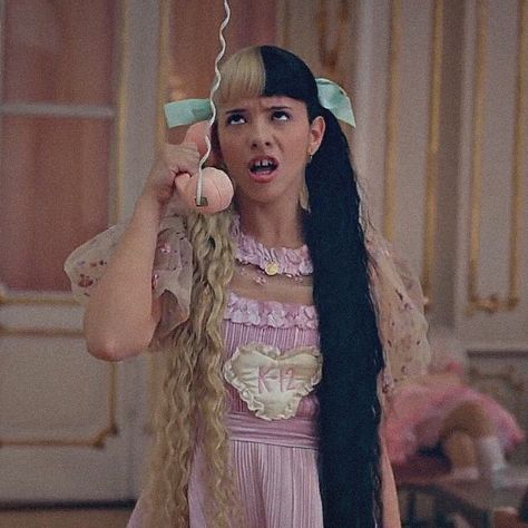 caption this✨ {#melaniemartinez #littlebodybigheart #crybaby #k12} Melanie Martinez Makeup, K-12 Melanie Martinez, Melanie Martinez Photography, Celebrity Style Red Carpet, Fantasias Halloween, Themed Outfits, Melanie Martinez, Adele, Concert Outfit