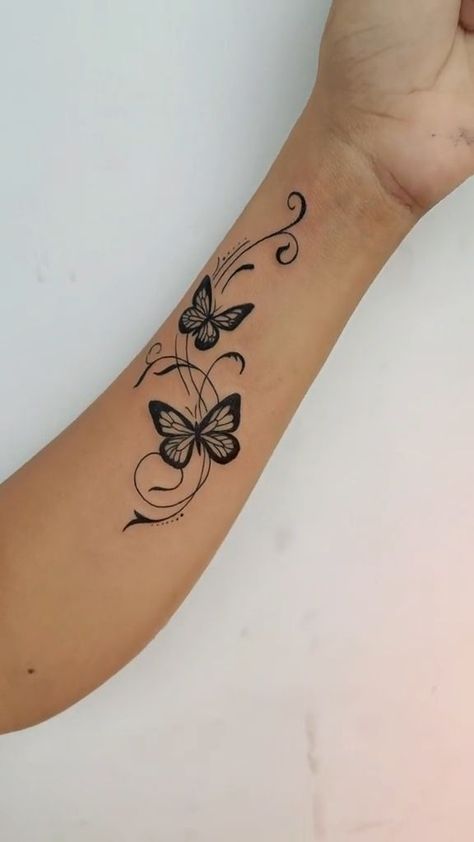 Woman Flower Tattoo, Cute Thigh Tattoos, Butterfly Wrist Tattoo, Woman Flower, Cool Wrist Tattoos, Flower Wrist Tattoos, Mom Tattoo Designs, Butterfly Tattoos For Women, Tasteful Tattoos