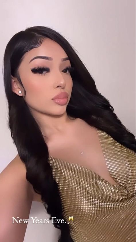 #pinterest #tiktok #instagram #women #latina #beauty #inspo #hair #hairstyles #hairstylesforlonghair Quince Hairstyles For Guest, Side Part Hairstyles Volume, Sweet 16 Guest Hairstyles, Hairstyles That Show Off Earrings, Hairstyle Down With Curls, Curled Hairstyles Long Hair, Curled Hair With Side Part, Latina Prom Hairstyles, Side Part Curled Hairstyles