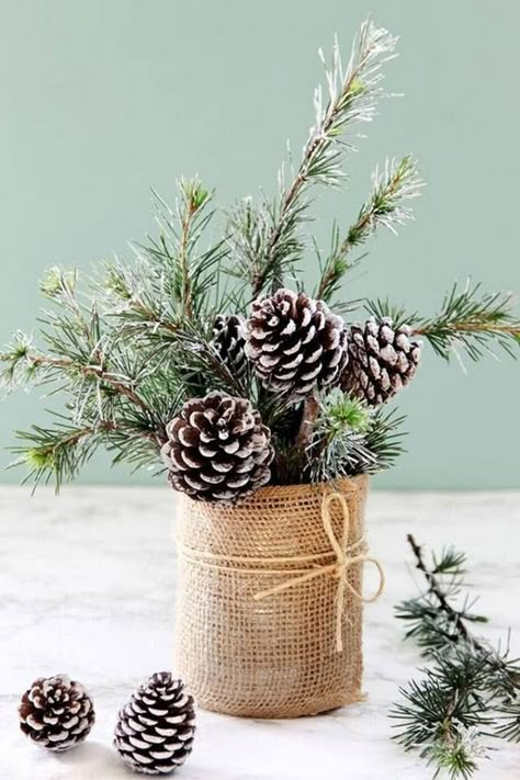 Winter Table Decorations, Winter Wedding Centerpieces, Diy Christmas Table, Diy Table Decor, Christmas Table Centerpieces, Tree Winter, Winter Table, Snowy Trees, Winter Decorations