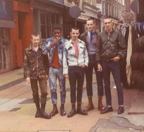 Skinheads come in all colors! Skinhead Boots, Skinhead Fashion, Youth Subcultures, Teddy Boys, Rude Boy, Punk Rocker, Poses References, Estilo Punk, Youth Culture