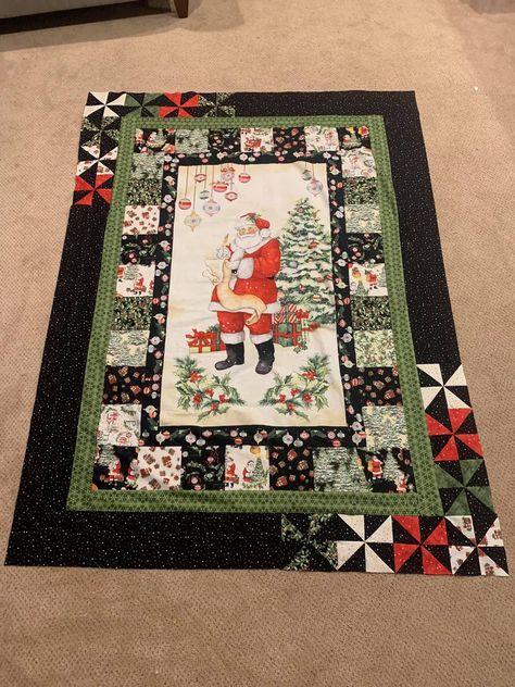 Christmas Tree Panel Quilt Patterns, Quilt Panel Border Ideas Free, Panel Quilting, Xmas Quilts, Santa Quilt, Charm Pack Quilt Patterns, Christmas Quilting Projects, Disney Quilt, Panel Ideas