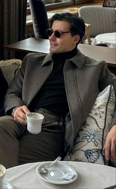 Quiet Luxury Aesthetic Men, Smart Man Aesthetic, Billionaire Man Aesthetic, Old Money Suit, Billionaire Style, Winter Old Money, Office Old Money, Old Money Winter, Boys Winter Clothes