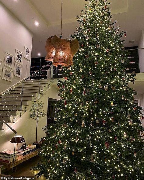 Kylie Jenner House, Jenner House, Christmas Feeling, Christmas Mood, Christmas House, Christmas Aesthetic, Cozy Christmas, Luxury Resort, Winter Christmas