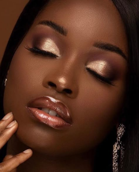 African Makeup, Bronze Makeup Look, Gold Makeup Looks, Bronze Eyeshadow, Gold Eye Makeup, Bronze Makeup, Makeup For Black Skin, Brown Skin Makeup, Beauty Aesthetic