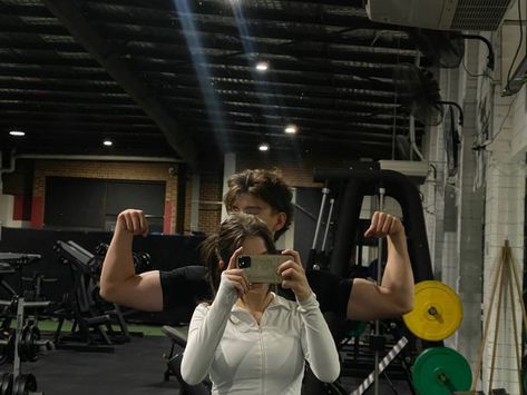 Gym Couple Poses, One Real Person Is Enough, Couple Poses Ideas, Gym Poses, Tall Boyfriend, Gym Couple, Gym Boy, Couple Dpz, Manifesting Vision Board