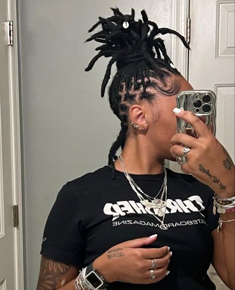 Simple Locs Hairstyles, Criss Cross Loc Styles, Retwist Locs Style Short Women, Locs High Ponytail, Retwist Locs Style Black Women, Locs Styles For Black Women, Loc Hairstyles For Black Women, Latest Dreadlocks Styles, Retwist Styles