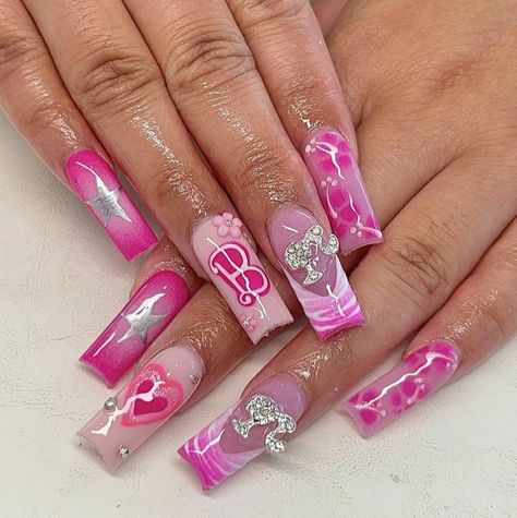 Nicki Inspired Nails, Pink Friday Nicki Minaj Nails, Nicki Minaj Inspired Nails, Nicki Minaj Concert Nails, Barbie Acrylics, Nicki Minaj Nails Ideas, Barbie Acrylic Nails, Barbie Themed Nails, Barbie Nails Design Ideas