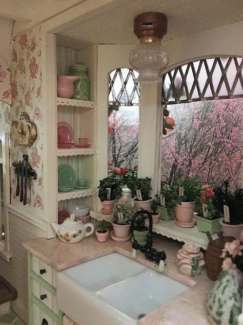 My Miniature Madness: It's Tea Time! Dollhouse Styles, Greenleaf Dollhouse, Cottage Dollhouse, Girly Crafts, Dollhouse Supplies, Styl Shabby Chic, Mini Dollhouse, Cottage Aesthetic, Storybook Cottage