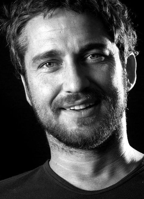 Gerard Butler Gerard Butler Movies, Gerald Butler, Crooked Smile, Scottish Actors, Gerard Butler, Hot Actors, White Photo, Man Crush, Good Looking Men