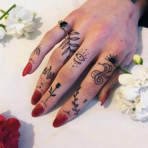 Chameleon Tattoo, Finger Tattoo For Women, Cute Hand Tattoos, Palm Tattoos, 4 Tattoo, Hand Tattoos For Women, Small Hand Tattoos, Lip Tattoos, Aesthetic Tattoo