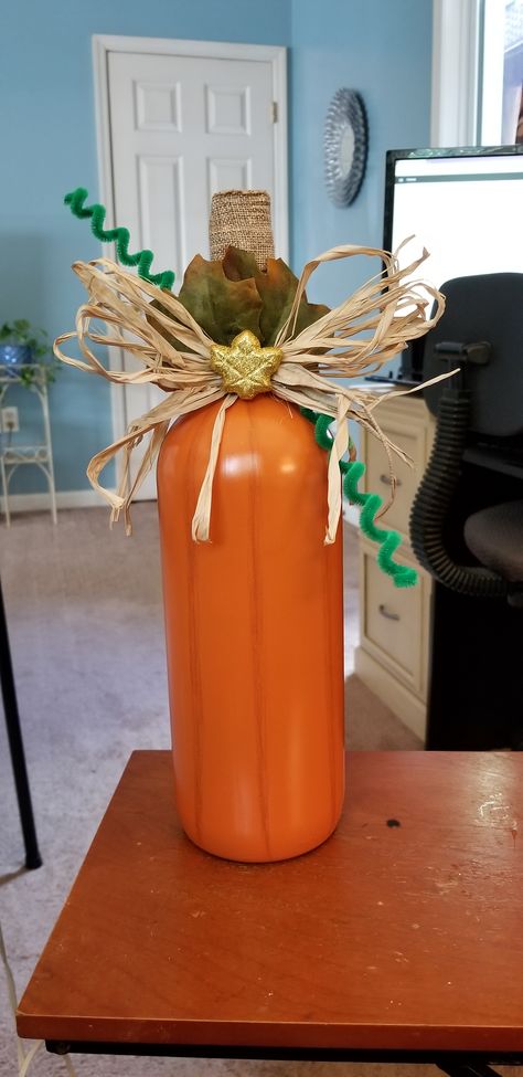 Pumpkin Wine Bottle Craft, Fall Decorated Wine Bottles, Wine Bottle Holiday Crafts, Pumpkin Painted Wine Bottles, Seasonal Wine Bottle Crafts, Wine Bottle Pumpkin, Wine Bottle Fall Decor Diy Projects, Wine Bottle Crafts For Fall, Pumpkin Wine Bottles