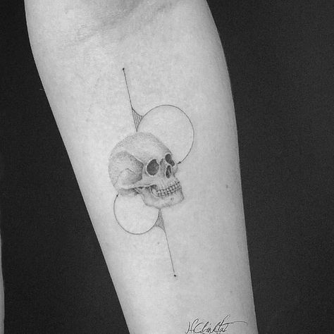 Minimal Skull Tattoo, Line Skull Tattoo, Fine Line Skull Tattoo, Skull Snake Tattoo, Minimal Skull, Tattoo Design Arm, Skull Snake, Skull Tattoo Design, Chest Piece