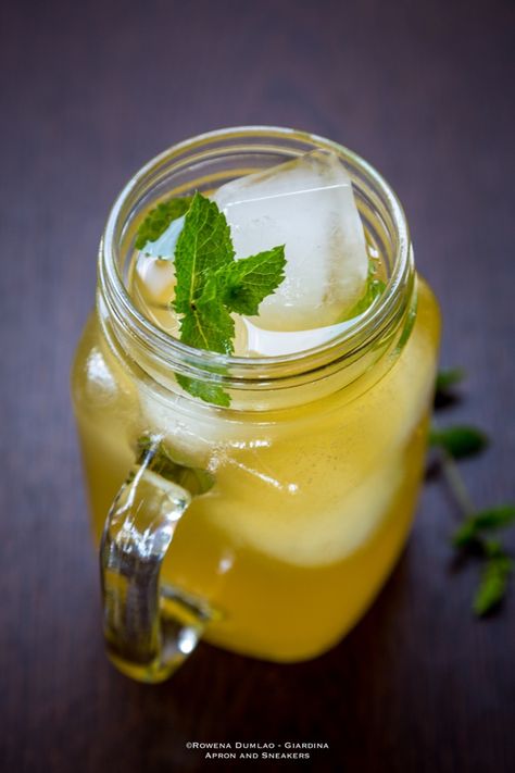 Traveling In Italy, Calamansi Juice, Pinoy Dessert, Sweet Tea Recipes, Travel In Italy, Cola Drinks, Body Flush, Filipino Desserts, Fresh Mint Leaves