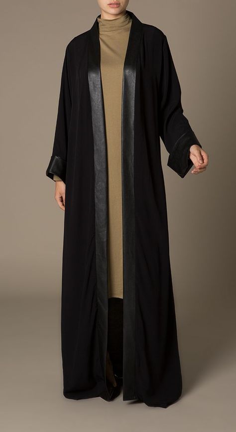 Fashion Abaya, Abaya Designs Latest, Islamic Fashion Dresses, Abaya Fashion Dubai, Abaya Kimono, Fashion Dresses Formal, Stile Hijab, Hijab Designs, Kaftan Designs