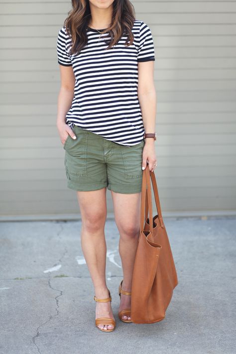 stripes + cargo shorts Outfits With Army Green Shorts, Shorts Look Summer, Army Green Shorts Outfit, Green Shorts Outfits Women, Green Shorts Outfit, Shorts For Girls, Army Green Shorts, Summer Outfits Women Over 40, Shorts Outfits Women