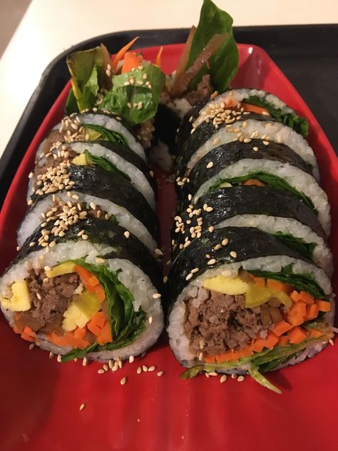 [I ate] Bulgogi kimbap (seaweed rice roll with beef and vegetables) Beef Kimbap, Bulgogi Kimbap, Seaweed Rice, Beef And Vegetables, Vegetables Food, Food Motivation, Vegetables Recipes, Healthy Food Motivation, Bulgogi