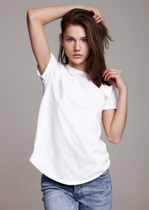 T Shirt Model Poses, Shirt Photography Ideas, Perfect White Tee Shirt, Fashion Web Design, Shirt Photography, T-shirt Photography, Fashion Model Poses, T Shirt Model, Model Test