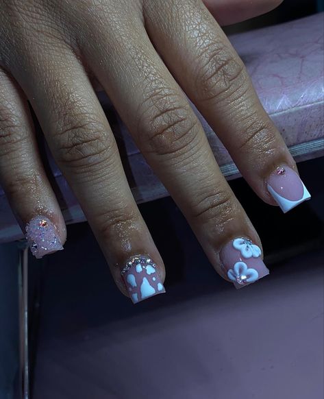 Short Nail Designs With Bling, Spring Shorties Nails, Shorties Acrylic Nails Square Design, Glam Short Nails, Short Nail Sets Acrylic, Short Glam Nails, Cute Baddie Nails Short, Short Bling Nails, Shorties Nails Square