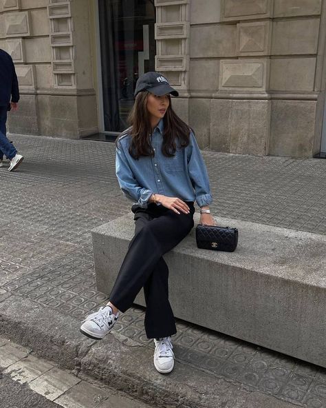 Simple Spring Outfits, New Balance Outfit, Trouser Outfit, Camisa Jeans, Black Trousers, Inspired Outfits, 가을 패션, Spring Outfits Casual, Look Chic