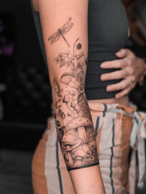 Natur Tattoo Arm, Earthy Tattoos, Mushroom Tattoo, Nature Tattoo Sleeve, Mushroom Tattoos, Floral Tattoo Sleeve, Ink Inspiration, Tattoo Ideas For Women, Leg Sleeve Tattoo