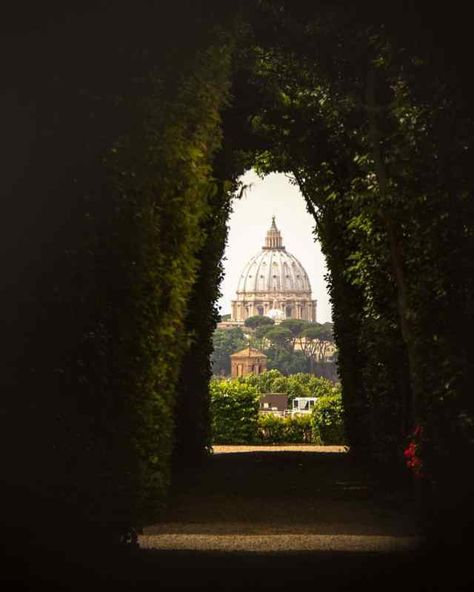 The Aventine Keyhole in Rome Places In Rome, Free Things To Do In Rome, Rome Travel Guide, Day Trips From Rome, Cool Optical Illusions, St Peters Basilica, Rome Travel, Off The Beaten Path, Secret Places