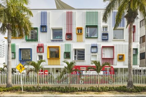 Preschool Colegio Británico de Cartagena School Elevation, School Facade, Pre Primary School, Preschool Designs, School Building Design, Facade Architecture Design, Kindergarten Design, Colourful Buildings, School Building