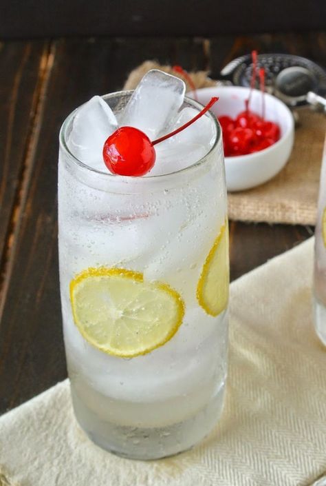 1950s cocktails - Rockabilly party drinks, classic & virgin Tom Collins Recipe, Gin Lemon, Tom Collins, Fool Proof Recipes, Gin Tonic, Maraschino Cherry, Gin Cocktails, Party Drinks, Simple Syrup