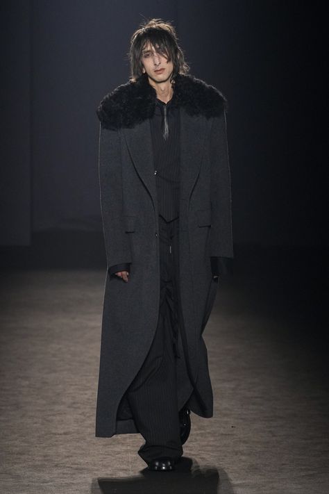 Ann Demeulemeester Aesthetic, Ann Demeulemeester 90s, Ann Demeulemeester Menswear, Paris Fashion Week 2024, Japanese Fashion Magazine, Fashion Week 2024, Minimal Look, Ann Demeulemeester, Runway Models