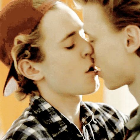 Skam Norway Isak And Even Kiss, Isak And Even Kiss, Isak And Even, Isak Skam, Tarjei Sandvik, Henrik Holm, Isak Valtersen, Evak Skam, Skam Norway