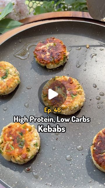 𝐋𝐞𝐞𝐦𝐚 𝐌𝐚𝐡𝐚𝐣𝐚𝐧 |Nutritionist on Instagram: "🌟High Protein Dahi Kebabs:  ✅This recipe will give you 8 medium sized kebabs 👉🏻Protein: 5.25 gm per kebab 👉🏻Kcal: 80 kcal per kebab 👉🏻Carbs: 5.4 gm per kebab 👉🏻Fat: 4.95 gm per kebab  ✅It is delicious, healthy and packed with protein. This recipe is an easy way to add protein in your diet, by making your boring weightloss meals interesting. It is a perfect evening snack and can be savored with your favourite chutney/ dip.  ➡️Ingredients: 👉🏻Curd 250 gm (hung overnight) 👉🏻Paneer 100gm /Tofu 100gm 👉🏻Besan 40-50 gm 👉🏻Onion 2 tbsp finely chopped 👉🏻Coriander chopped 2tbsp 👉🏻Jeera powder 👉🏻Amchur 👉🏻Black pepper powder 👉🏻Coriander powder 👉🏻Salt  ➡️Method:  1️⃣Hang 250g of curd in a muslin cloth or a fine sieve over Healthy Paneer Snacks, Healthy Paneer Recipes For Diet, Veg High Protein Recipes, Chickpea Kebab, Dahi Kebab, Evening Snacks Recipes, Paneer Snacks, Easy Evening Snacks, Healthy Evening Snacks