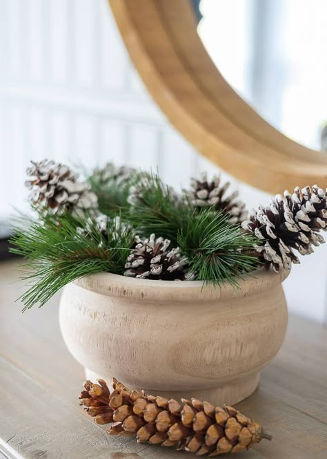 Fresh and simple winter decorating ideas for your home. #winterdecorideas #winterdecorafterchristmas #winterdecorationsdiy Natural Christmas Table Centerpieces, Winter Dining Table Centerpiece, Winter Kitchen Island Decor, Christmas Decor Ideas For Shelves, January Table Centerpieces, Decorating For Winter, Diy Winter Decorations, After Christmas Winter Decor, Winter Bowl